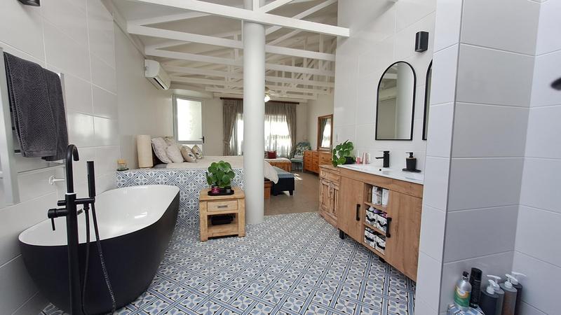 5 Bedroom Property for Sale in Stilbaai Wes Western Cape